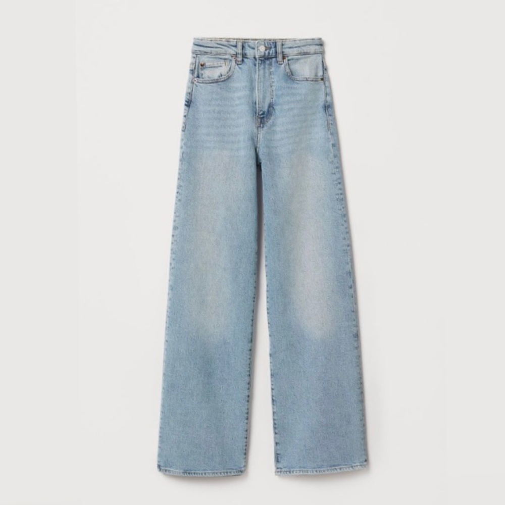 HIGH WAISTED LIGHT WASH JEANS